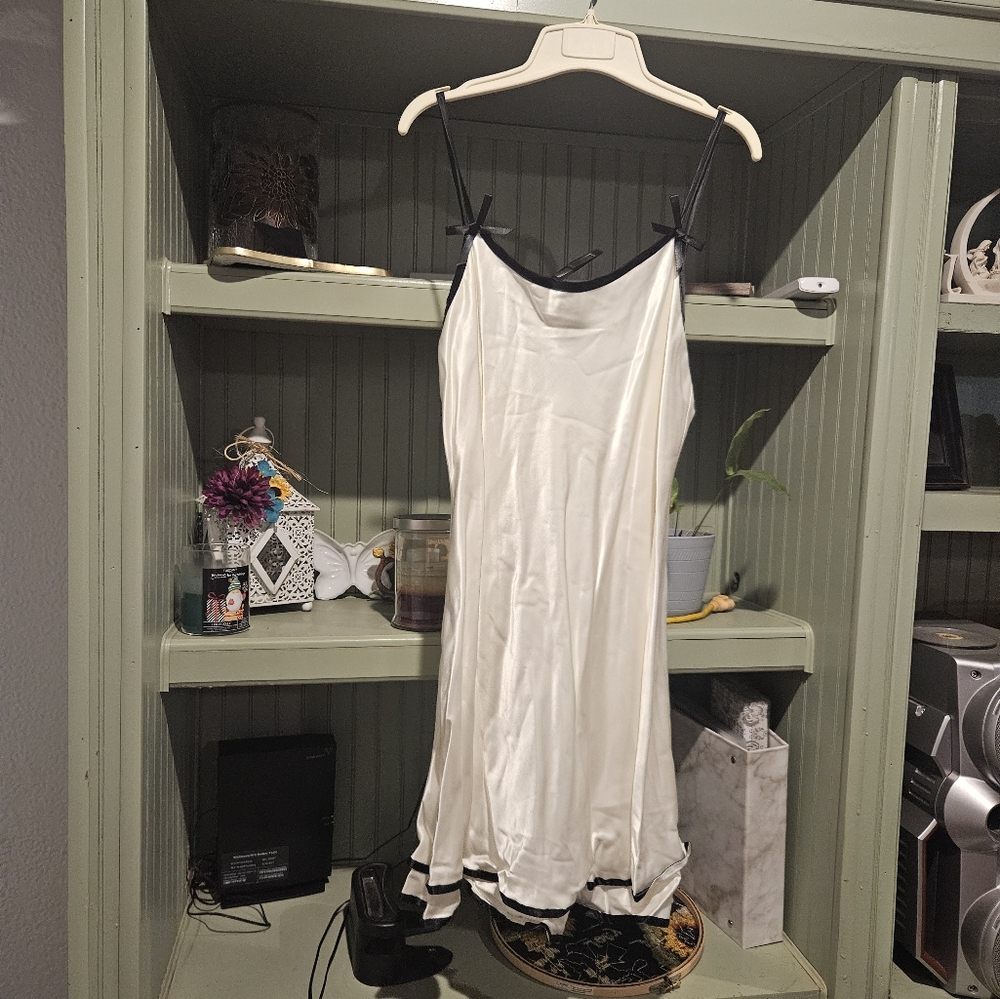 DE . LARU SILK DRESS